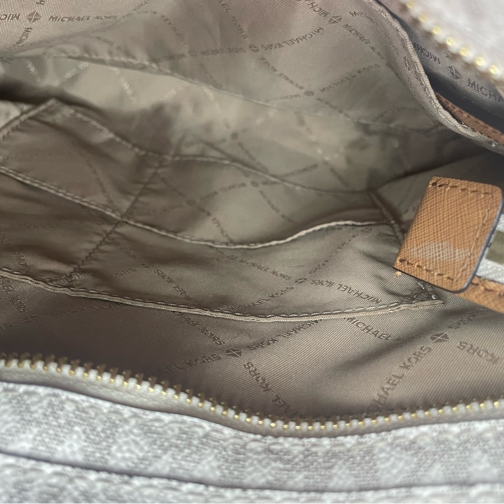 Authentic Michael Kors Purse #047NC Jet Set Travel Large Logo Messenger Bag. - Picture 13 of 13